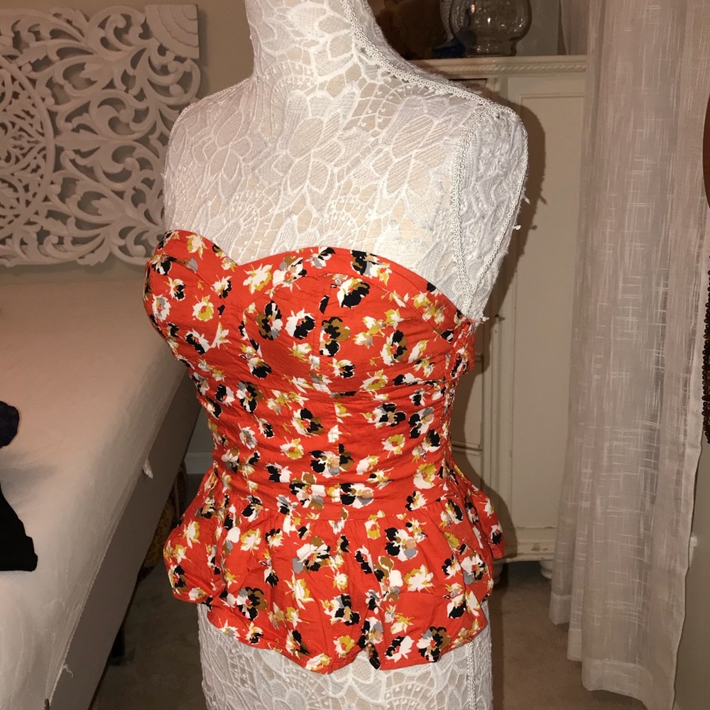 M orange, floral, strapless peplum top